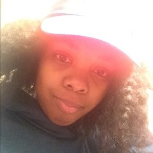 Meet your Posher, Dominique